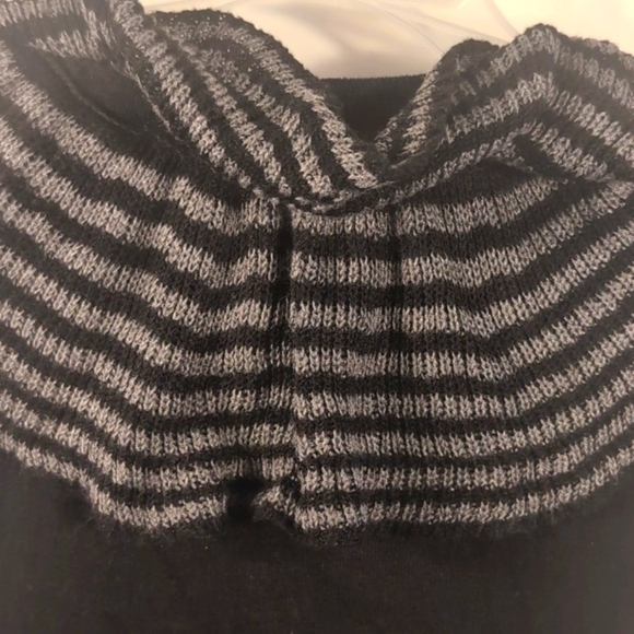 Red Women's Sleeveless Ruffle Trim Cardigan Open Front Size Large - Picture 10 of 11